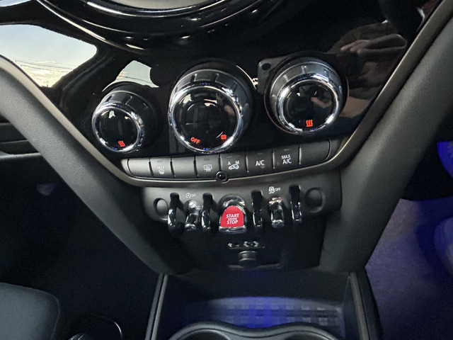 当店は、平塚に根付いた中古車販売店を目指し、そして良質なサービスをお客様に提供出来るよう、常日頃から努力しております。