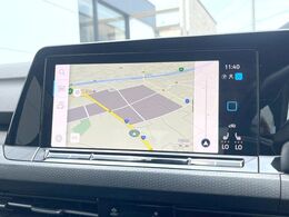 ●純正ナビ:一体感のあるナビは、高級感ある車内を演出してくれます。オーディオ機能も充実しておりますので、運転もより楽しめます♪