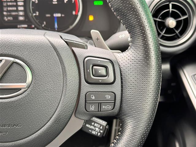 【レーントレーシングアシスト（LTA）】レーダークルーズコントロール使用時に、車線の中央を走るように支援したりお知らせしたりして、車線逸脱を防ぎます！機能には限界があるためご注意ください。