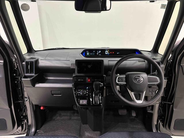 360°UV＆IRカット機能ガラス採用。見易い計器類と運転し易いレイアウトのドライビングポジションは、極細Aピラーの採用で視角も少なく前方＆左右の見切りが良く安心して運転できます。