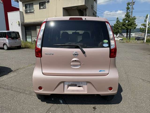室内展示場を完備しておりますので、天候の悪い日でもゆっくりと車両をご覧下さい。