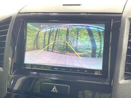【バックカメラ】駐車時に後方がリアルタイム映像で確認できます。大型商業施設や立体駐車場での駐車時や、夜間のバック時に大活躍！運転スキルに関わらず、今や必須となった装備のひとつです！