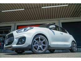 令和4年車、マニュアル車両後期型が入庫致しました。距離も若くお勧めです！ZSSの新品ダウンサス、エンケイPF07ホイールを装着してもちろんタイヤも新品です！！