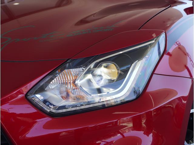 【ヘッドライト】省電力で長寿命の明るく運転しやすいLEDヘッドランプです。明るく照らすので暗い夜道からお客様を守ってくれます。お近くのスズキ自販島根までお越しください。