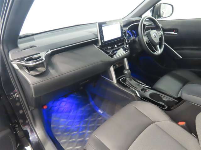 収納も便利で使いやすい。小物や大切な物をやさしく収納。カップホルダーの位置も使いやすいです♪