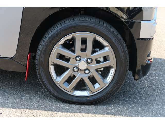 タイヤサイズ 165/60R-15　純正アルミホイール。　アルミホイールデカール　マッドフラップ（赤）