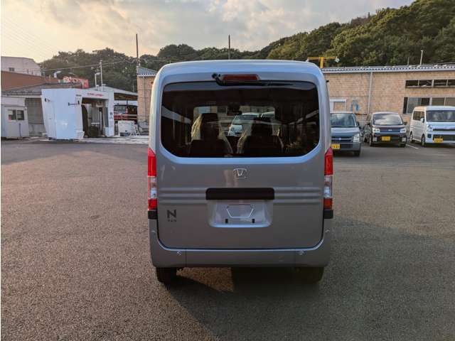☆当店商品の特徴☆　登録がされているお車で走行距離は10キロほどで誰も乗っていない車です！展示車はキズが付いてしまう場合もあるので直接ご確認くださいませ。