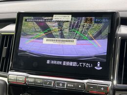 【バックカメラ】駐車時に後方がリアルタイム映像で確認できます。大型商業施設や立体駐車場での駐車時や、夜間のバック時に大活躍！運転スキルに関わらず、今や必須となった装備のひとつです！