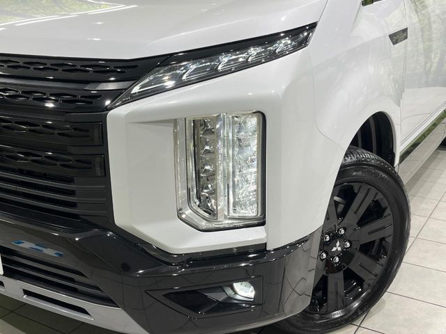 【LEDヘッドライト】悪天候や夜間走行時も良好な視界を確保し安心して運転できる高輝度LEDヘッドライトを装備！点灯速度が早く、消費電力も抑えられています。