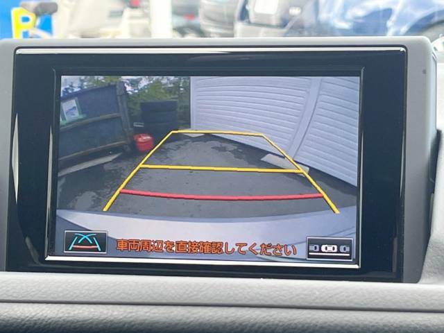 【バックカメラ】駐車時に後方がリアルタイム映像で確認できます。大型商業施設や立体駐車場での駐車時や、夜間のバック時に大活躍！運転スキルに関わらず、今や必須となった装備のひとつです！