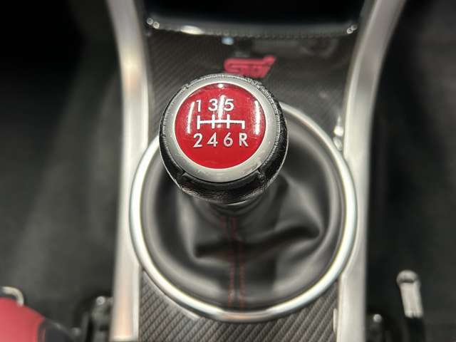 【6速MT】車！！見た目だけでなく走りも思う存分お楽しみ頂けます！！