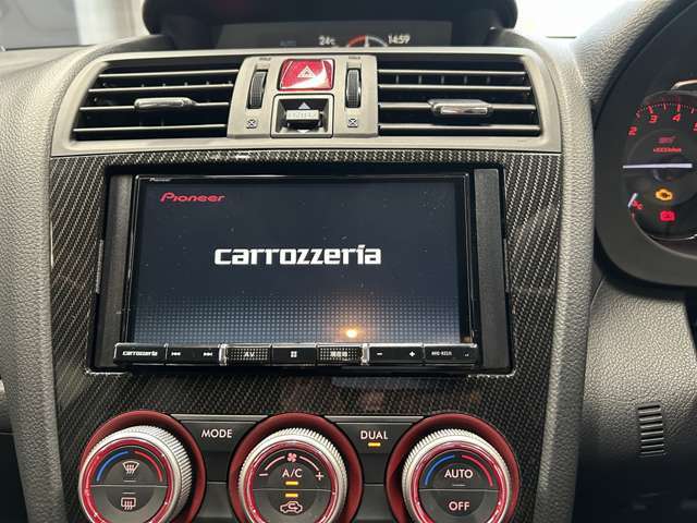 【社外SDナビ】FM＆AMを聴くことは勿論のこと！！CD＆DVD再生可能で地デジTVの視聴も可能な多機能ナビでドライブも快適ですよ☆