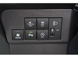 パーキングセンサー付で、車庫入れも駐車もラクラクです。