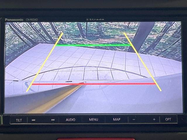 【バックカメラ】駐車時に後方がリアルタイム映像で確認できます。大型商業施設や立体駐車場での駐車時や、夜間のバック時に大活躍！運転スキルに関わらず、今や必須となった装備のひとつです！