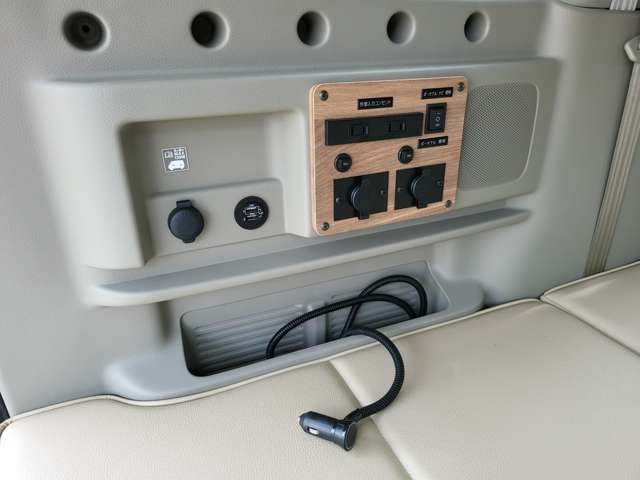 ポータブル電源回路。ポータブル電源を接続して、エンジンを切った状態でも車内の電装品が使用できます。