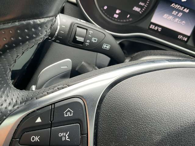 ●運転しながらでも操作が可能なステアリングスイッチ付きです！