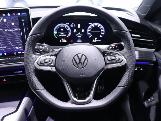 ショールーム2回には南東京最大級の整備工場を設けております。ご納車後のメンテナンスもお任せください。