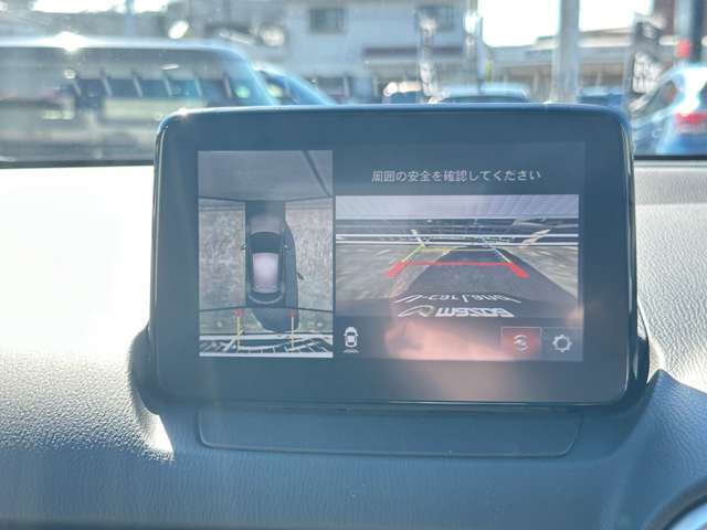 見えない部分の危険察知をサポートする360°ビュー・モニター付！バック駐車も安心ですね♪