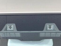 【スズキ　セーフティサポート】走行中に前方の車両等を認識し、衝突しそうな時は警報とブレーキで衝突回避と被害軽減をアシスト。より安全にドライブをお楽しみいただけます。