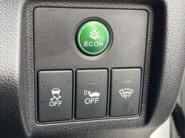 【ホンダセンシング】走行中に前方の車両等を認識し、衝突しそうな時は警報とブレーキで衝突回避と被害軽減をアシスト。より安全にドライブをお楽しみいただけます。