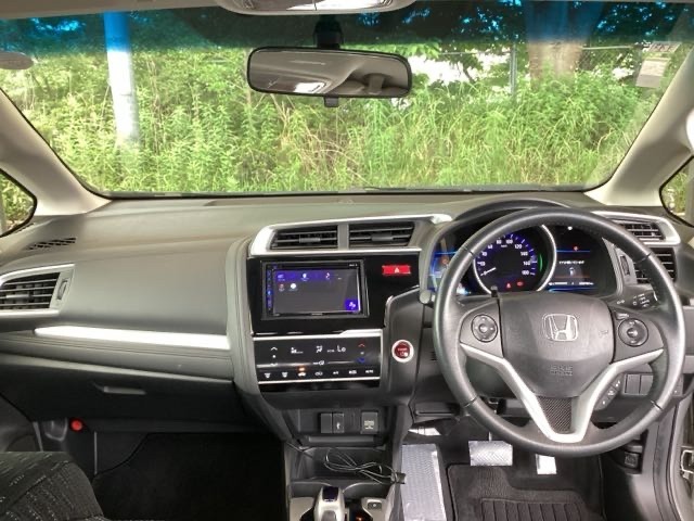 フロントガラスが大きく、ワイドな視界で運転もしやすくなるように、設計されています。