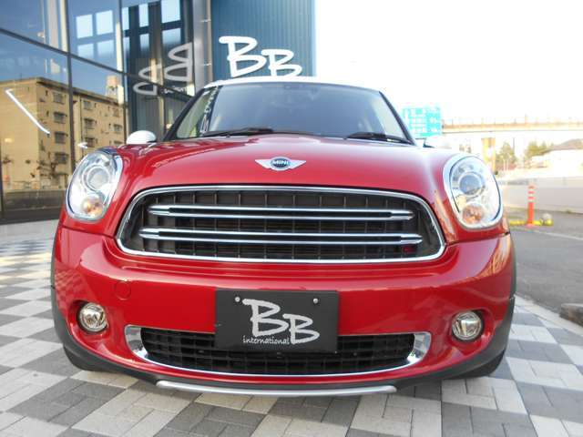 2016年式のMINIクロスオーバー、NAエンジン搭載の「クーパー」が入庫いたしました。初代モデル（R60型）の後期型ではとても珍しいガソリンエンジン搭載車ですので、お探しの方は早い者勝ちです！