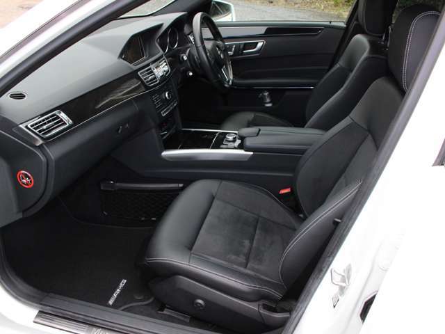 室内もとても綺麗な状態で、使用感もございません。今まで丁寧に扱われてきた事も十分に理解できます。専門業者様に依頼してルームクリーニングを行っております。隅々まで綺麗な状態です！