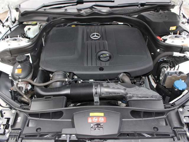 綺麗なエンジンルームです。実走行3.9万キロ☆2，200ccディーゼルターボ☆エンジンは高回転までしっかり吹け上がります☆非常に良好です。■走行管理システムもチェック済みとなっております！