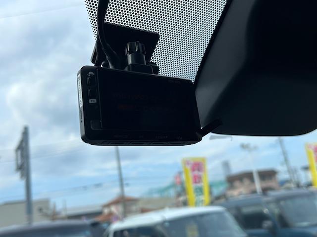 【バックミラー】『バックミラー周辺』の画像になります。写真の内容に関してご不明点、ご質問等がございましたらお気軽にガリバー店舗までお問い合わせください。