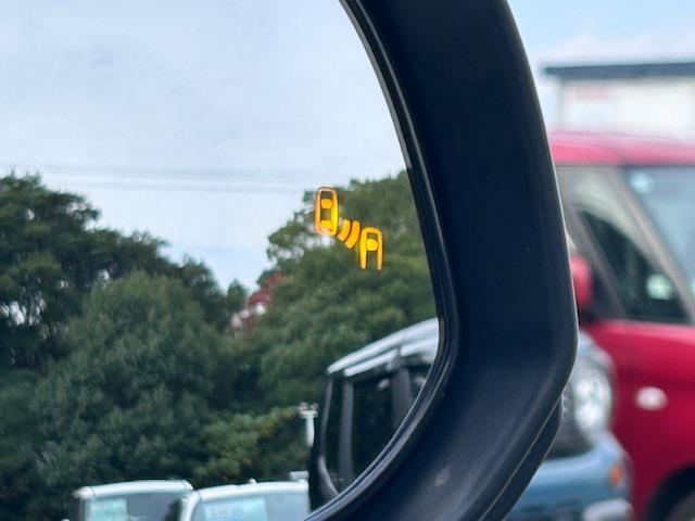 【ETC】有料道路を利用する際に料金所で停止することなく通過できる、ETC車載器（ノンストップ自動料金収受システム機器）が装備されています。セットアップを行うことで利用可能になります。