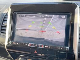 【バックカメラ】駐車時に後方がリアルタイム映像で確認できます。大型商業施設や立体駐車場での駐車時や、夜間のバック時に大活躍！運転スキルに関わらず、今や必須となった装備のひとつです！