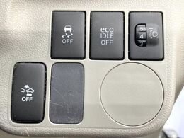 【スマートアシスト】走行中に前方の車両等を認識し、衝突しそうな時は警報とブレーキで衝突回避と被害軽減をアシスト。より安全にドライブをお楽しみいただけます。