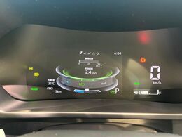 【マルチファンクションディスプレイ】燃費情報や走行状態、各種車両設定状態の確認を液晶画面に表示、確認できます♪インパネ上部にレイアウトされ、視認性にも優れたモニターです。