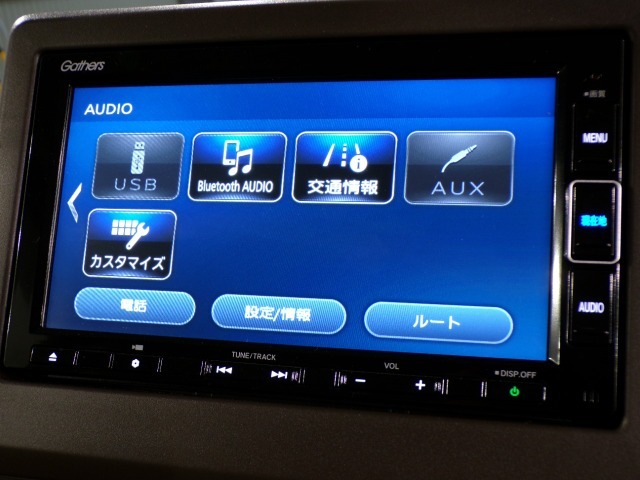 CD、DVD、Bluetooth、AM、FMができます。