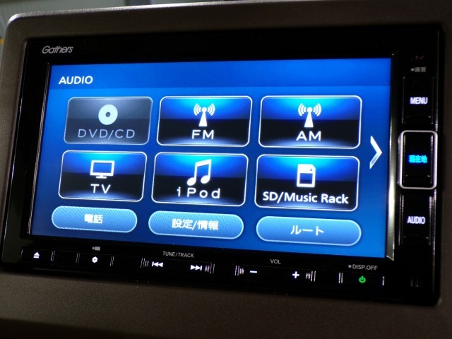 CD、DVD、Bluetooth、AM、FMができます。