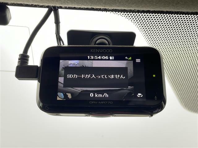 【ドライブレコーダー】映像・音声などの運転中の記録を残します。事故などを起こした起こされた時の証拠になりえますので、もしも時でも安心ですね。