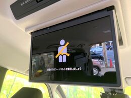【フリップダウンモニター】大画面モニターで後席でもエンタメをお楽しみいただけます。小さなお子様にも大人気の装備です♪