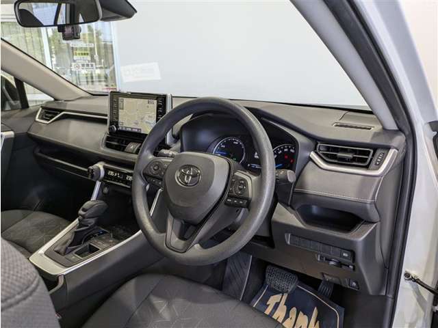 見通しのよいすっきりとした視界で、誰でも運転しやすいです。運転のしやすさは疲れにくさにも繋がりますよ♪