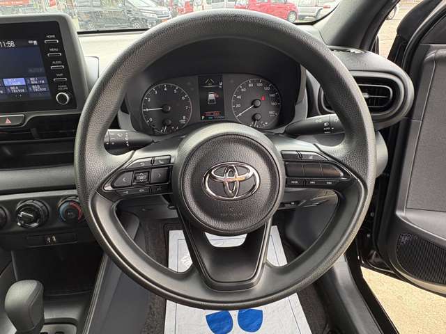 シンプルな運転席で、運転は軽いハンドル回しで軽快なドライブを楽しめます！