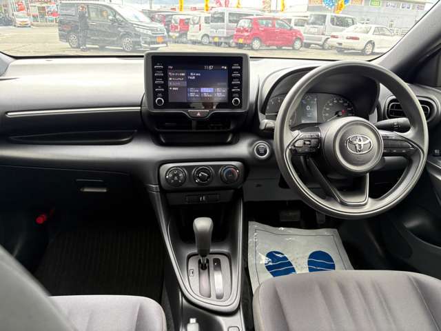 インパネはシンプルなデザイン！各操作スイッチなども使いやすい位置に配置されています！