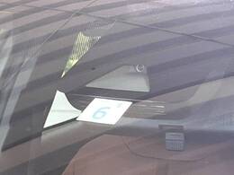 【トヨタセーフティセンス】走行中に前方の車両等を認識し、衝突しそうな時は警報とブレーキで衝突回避と被害軽減をアシスト。より安全にドライブをお楽しみいただけます。