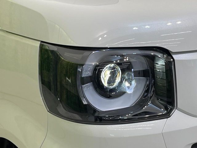 【LEDヘッドライト】悪天候や夜間走行時も良好な視界を確保し安心して運転できる高輝度LEDヘッドライトを装備！点灯速度が早く、消費電力も抑えられています。
