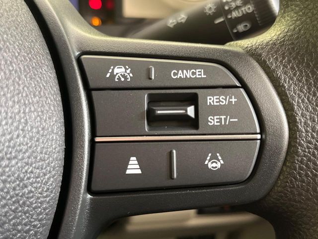 【アダプティブクルーズコントロール】高速道路での長距離走行が楽に！！自動で速度を保つクルーズコントロールが、衝突軽減システムと連携し、前方の車両を感知して車間を保つように速度調節してくれます！！