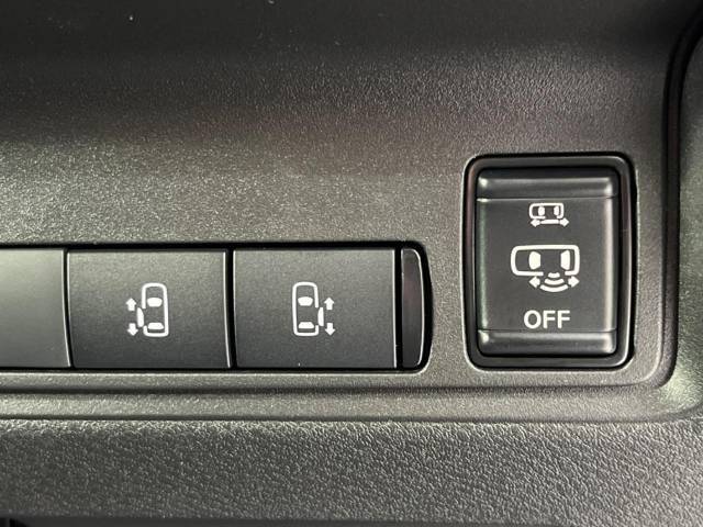 【両側パワースライドドア】スマートキーや運転席のスイッチで後席両側スライドドアの開閉が可能♪電動だから力を入れてドアを開ける必要が無く、小さなお子様でも簡単に開け閉めでき快適です♪