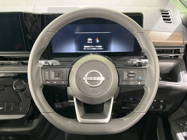 【純正革巻きステアリング】上質な革を使用することで、手にしっかり馴染みとても運転しやすいハンドルです♪