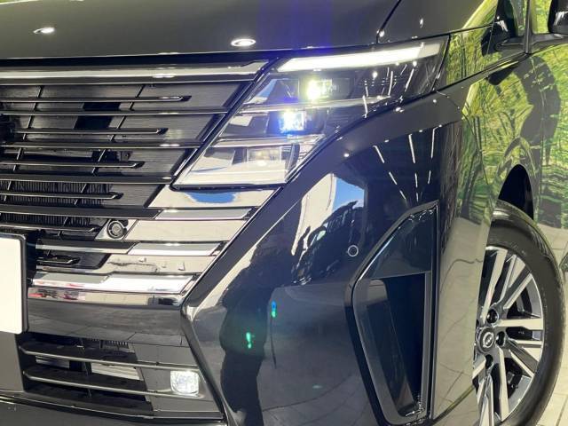 【LEDヘッドライト】悪天候や夜間走行時も良好な視界を確保し安心して運転できる高輝度LEDヘッドライトを装備！点灯速度が早く、消費電力も抑えられています。