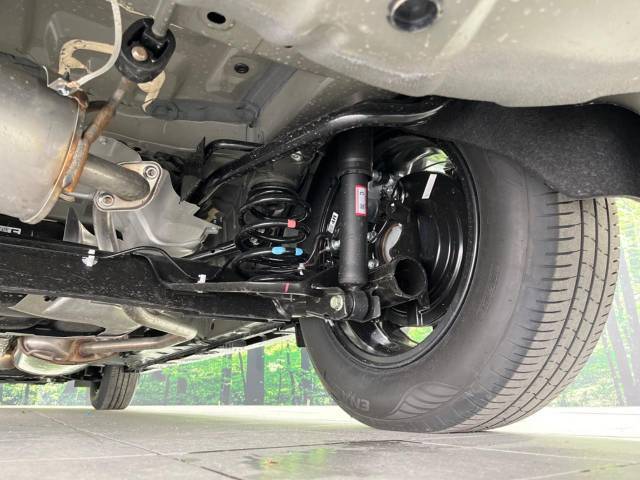 お車を安心してお乗りいただく為には、足回りの定期点検が欠かせません。サービスサポート（有償保証）では無料点検もご提供しており、安心のカーライフをお過ごしいただけるサポート体制が整っています。
