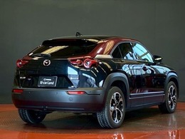 【MX-30ロータリーEV】ロータリーエンジンで発電してモーターで駆動するプラグインハイブリッド（PHEV）で、環境に配慮した走行が可能です。
