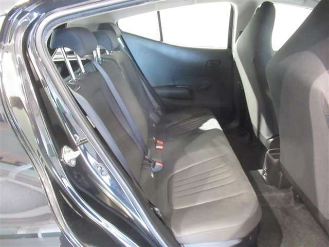 トヨタ高品質中古車洗浄「まるまるクリン」　外装はもちろん、内装はシートを外して見えないところまで徹底洗浄！お客様に責任を持って安心と美しさをお届けします！