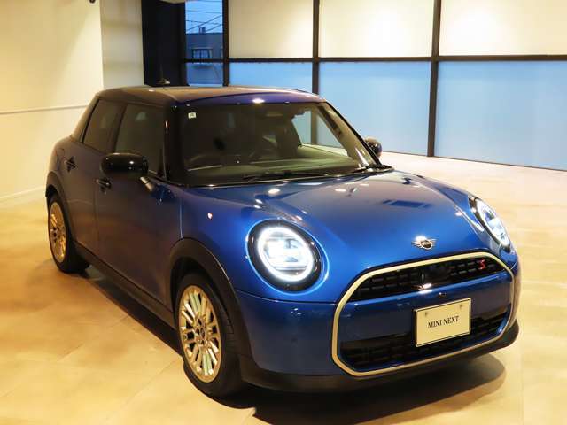 フロントフェイスはMINIアイコンとして永らく愛されるデザイン性の良さと、ブランドの魅力を感じる事ができます。